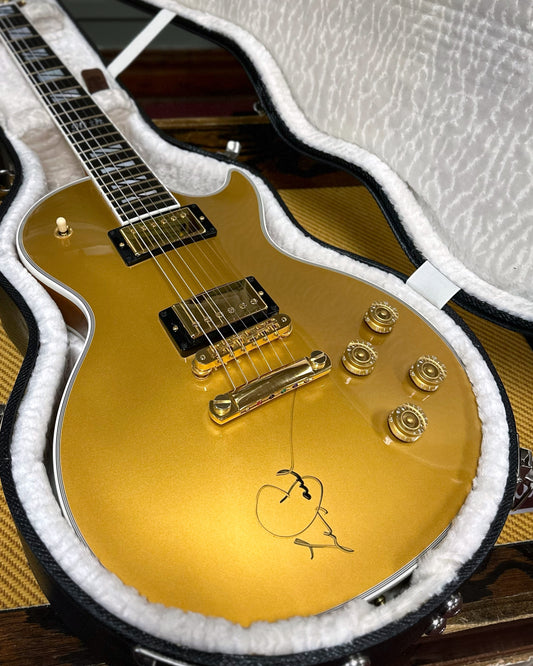 Showroom photo of Front of Gibson Les Paul Supreme Goldtop 90th Birthday Limited Edition