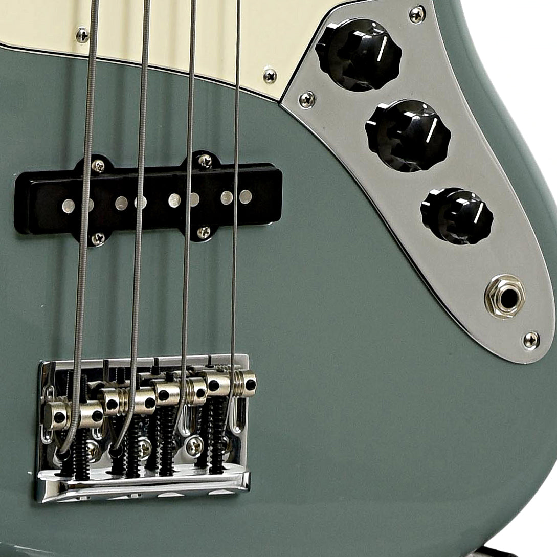 Bridge and controls of Fender American Professional Fretless Jazz Bass