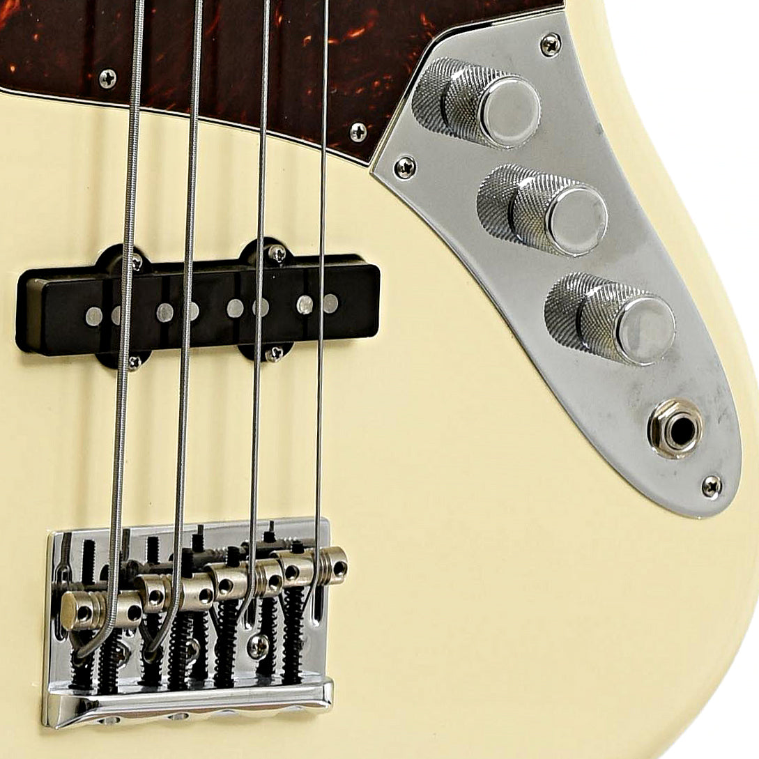 Bridge and controls of Fender American Professional Jazz Bass