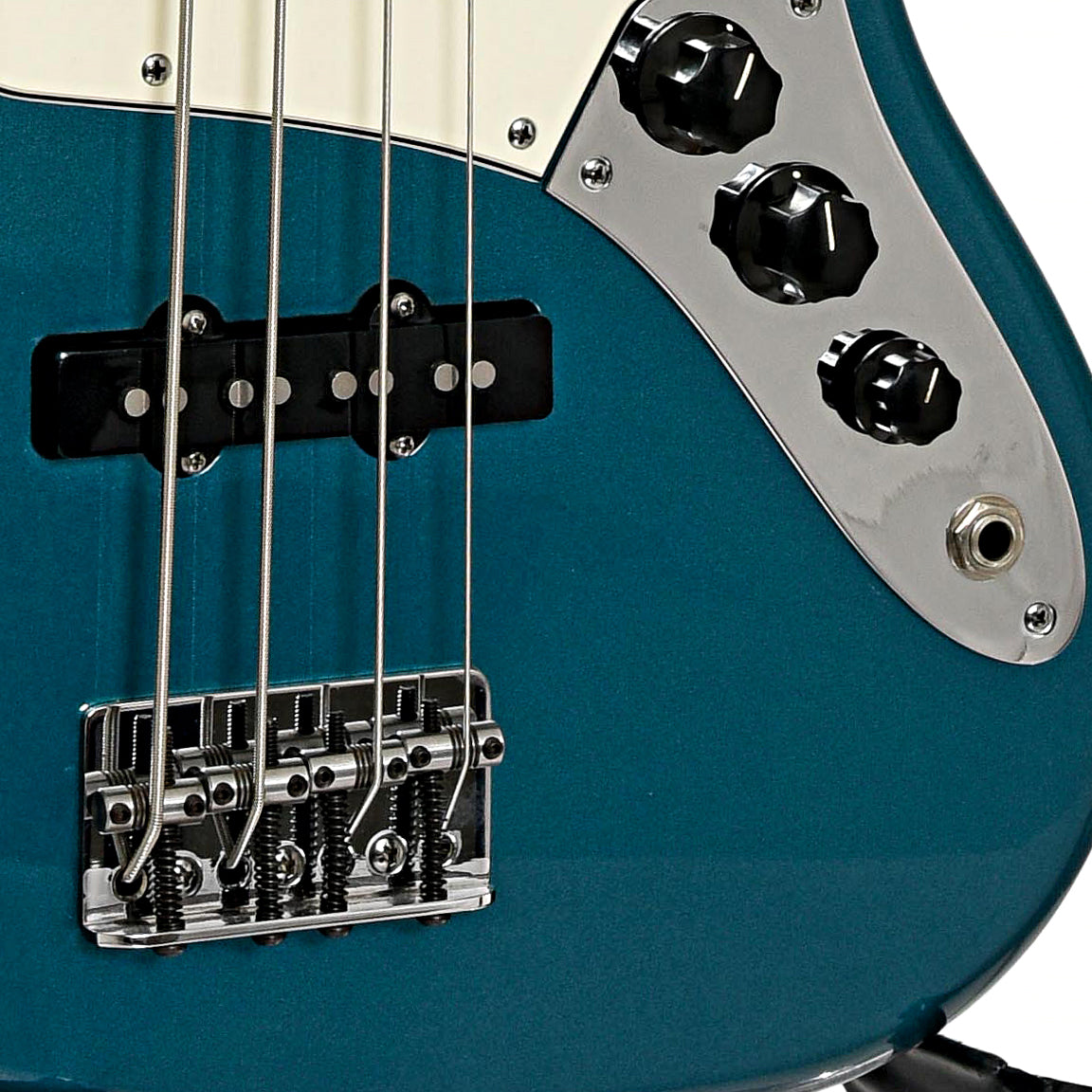 Bridge and controls of Fender American Series Jazz Bass