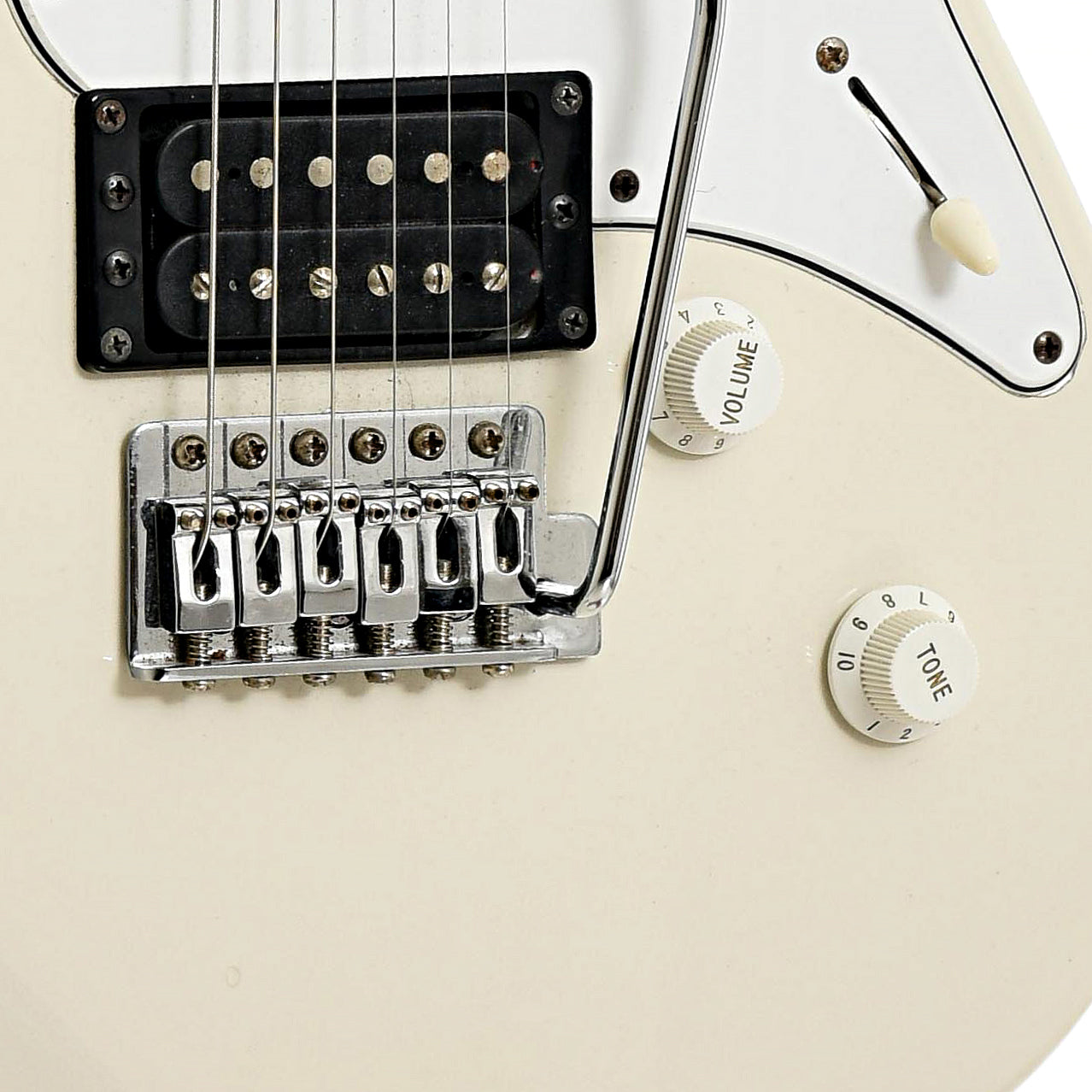 Bridge and controls of Yamaha Pacifica 521 Electric Guitar