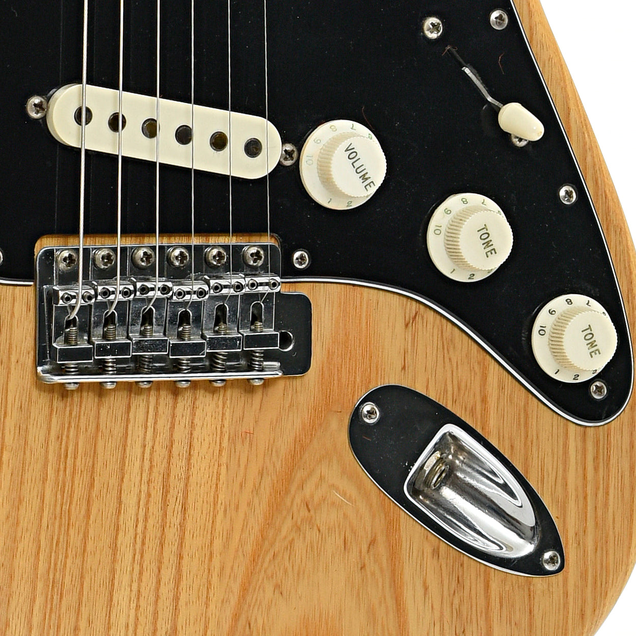 Bridge and controls of Fender Stratocaster