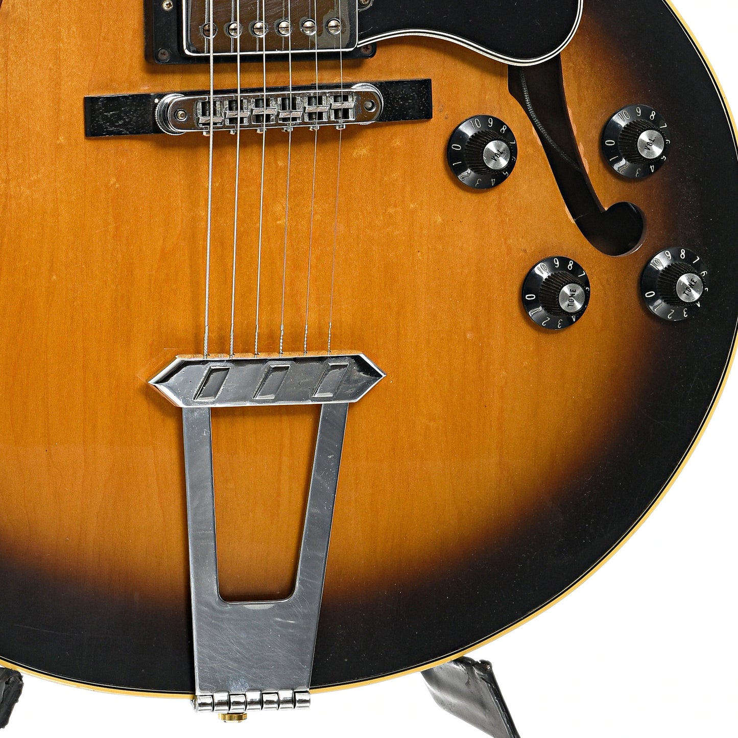 Tailpiece, bridge and controls of Gibson ES-175T Hollowbody Electric Guitar (1976)