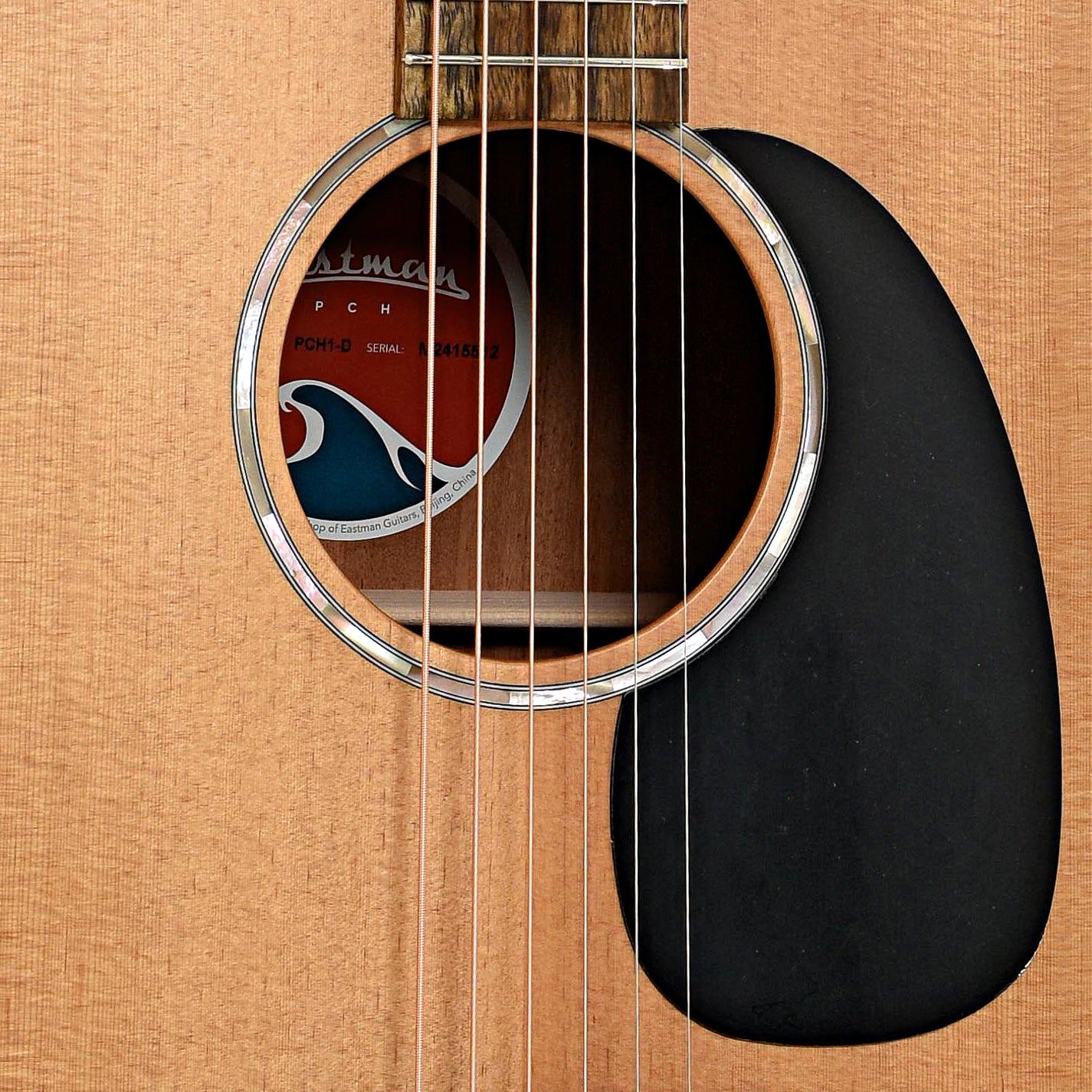 Sound hole of Eastman PCH1-D "Pacific Coast Highway", Natural Finish