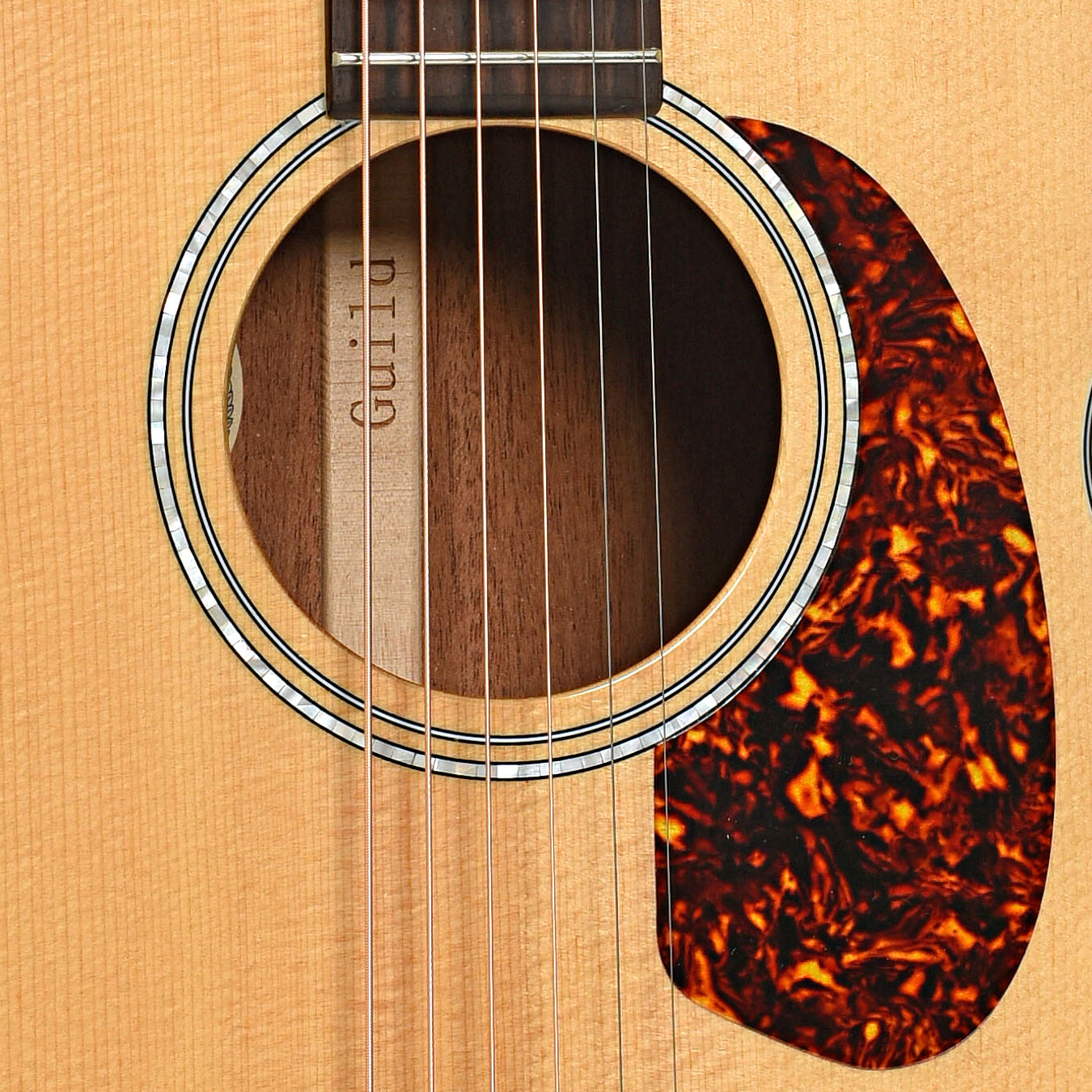 Sound hole of Guild M-140