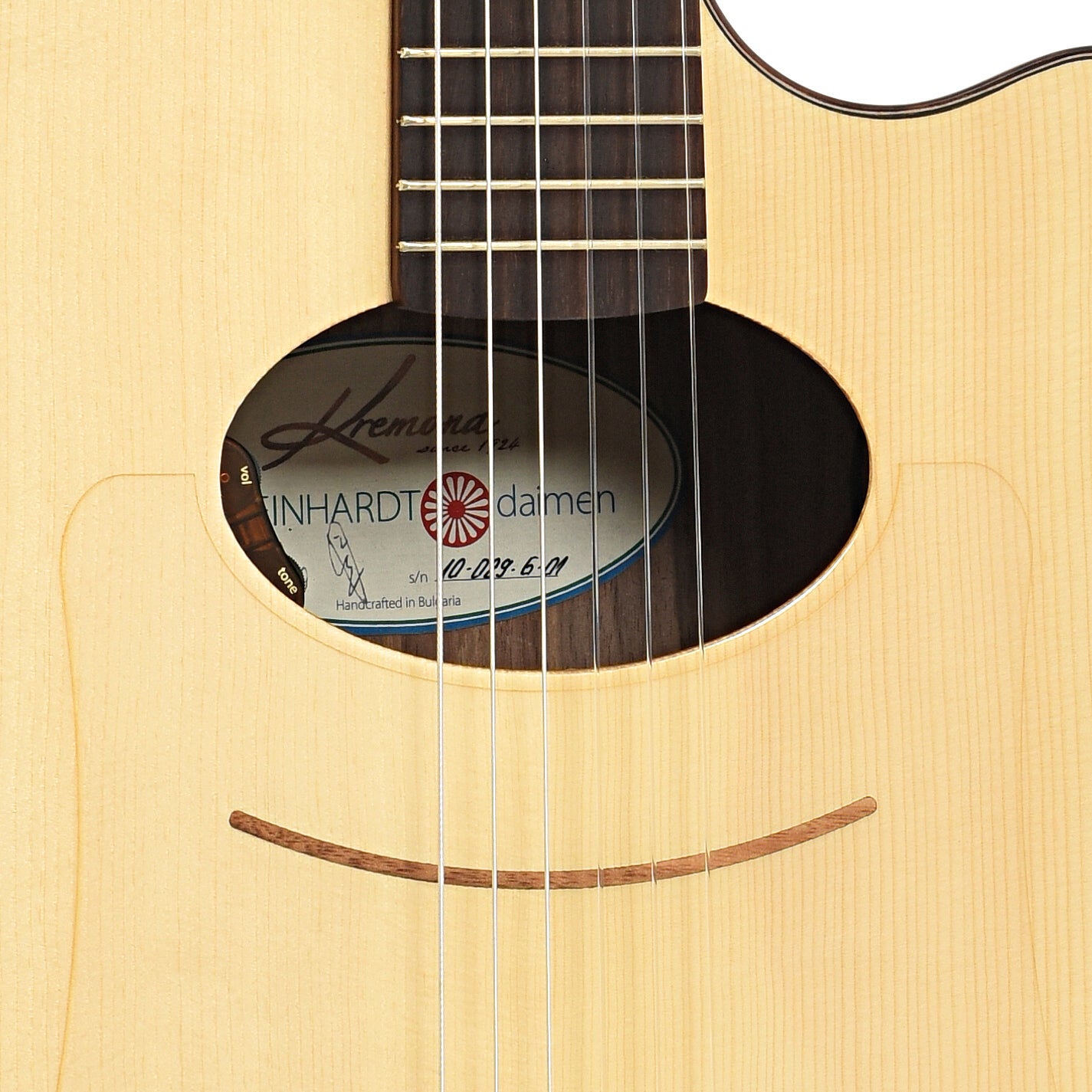 Sound hole of Kremona Lulo Reinhardt Series Daimen Nylon-String Guitar,