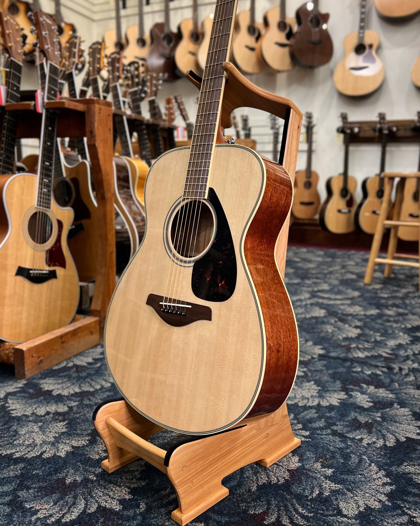 Showroom photo of Front and side of Yamaha FS820 Acoustic 