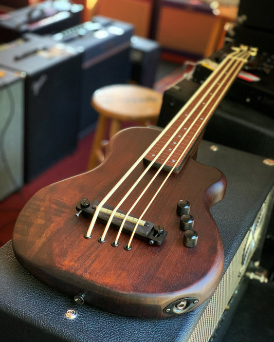 Showroom photo of Gold Tone ME-BassFL Fretless Solid Body MicroBass & Gigbag, 23" Scale