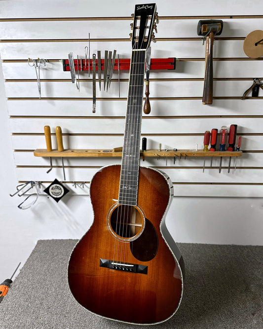 Showroom Photo of Front of Santa Cruz HT/13 Happy Traum Signature Model