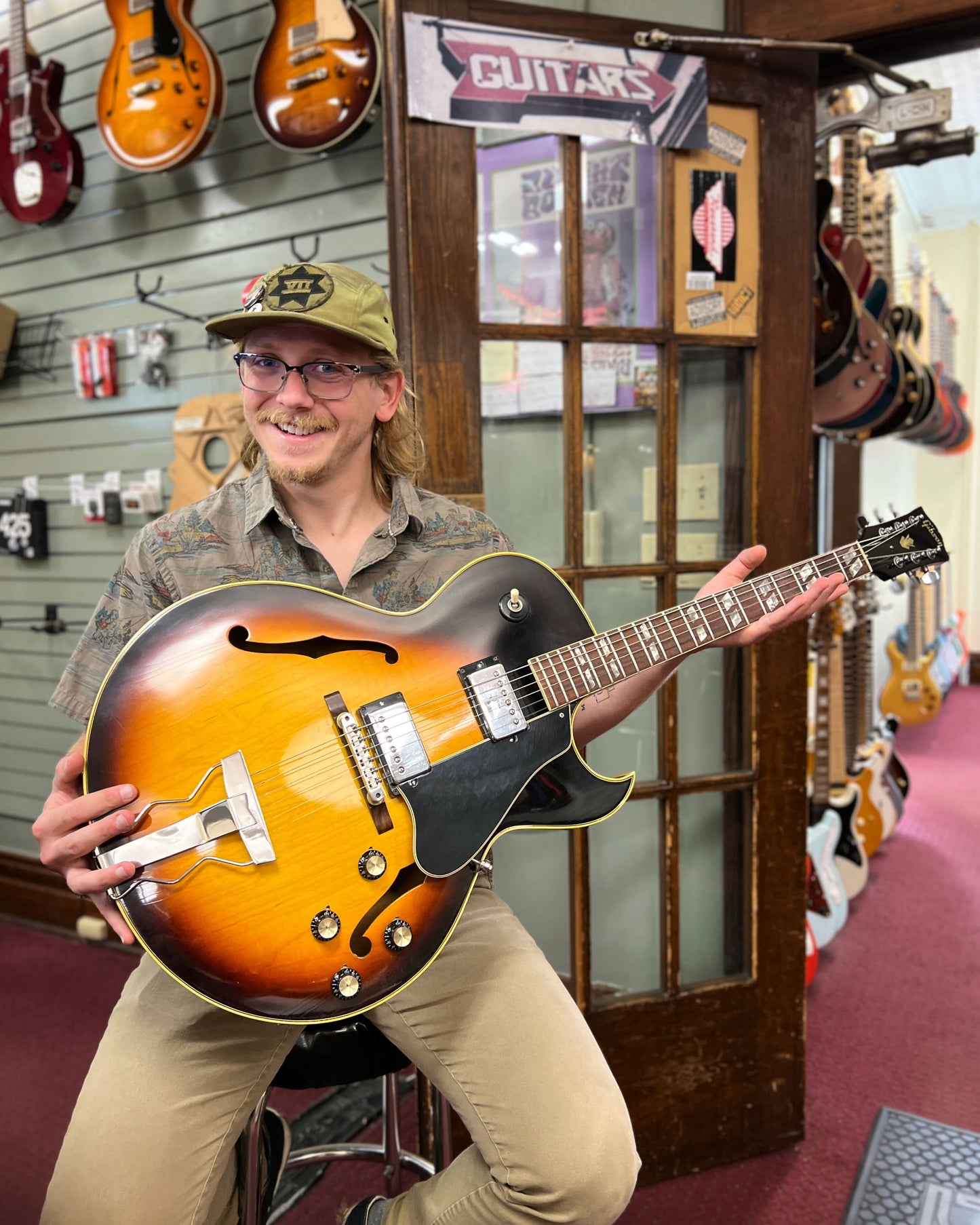 Showroom photo of Gibson ES-175 D Hollowbody Electric Guitar (1968)