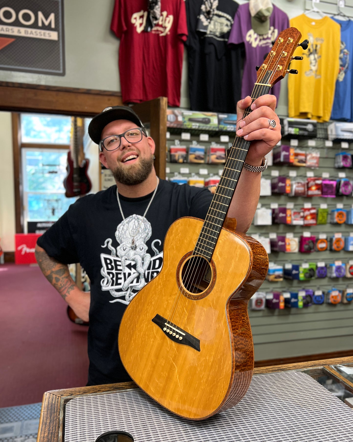 Showroom photo of Front of Sergei de Jonge 000-Size Acoustic Guitar (2009)