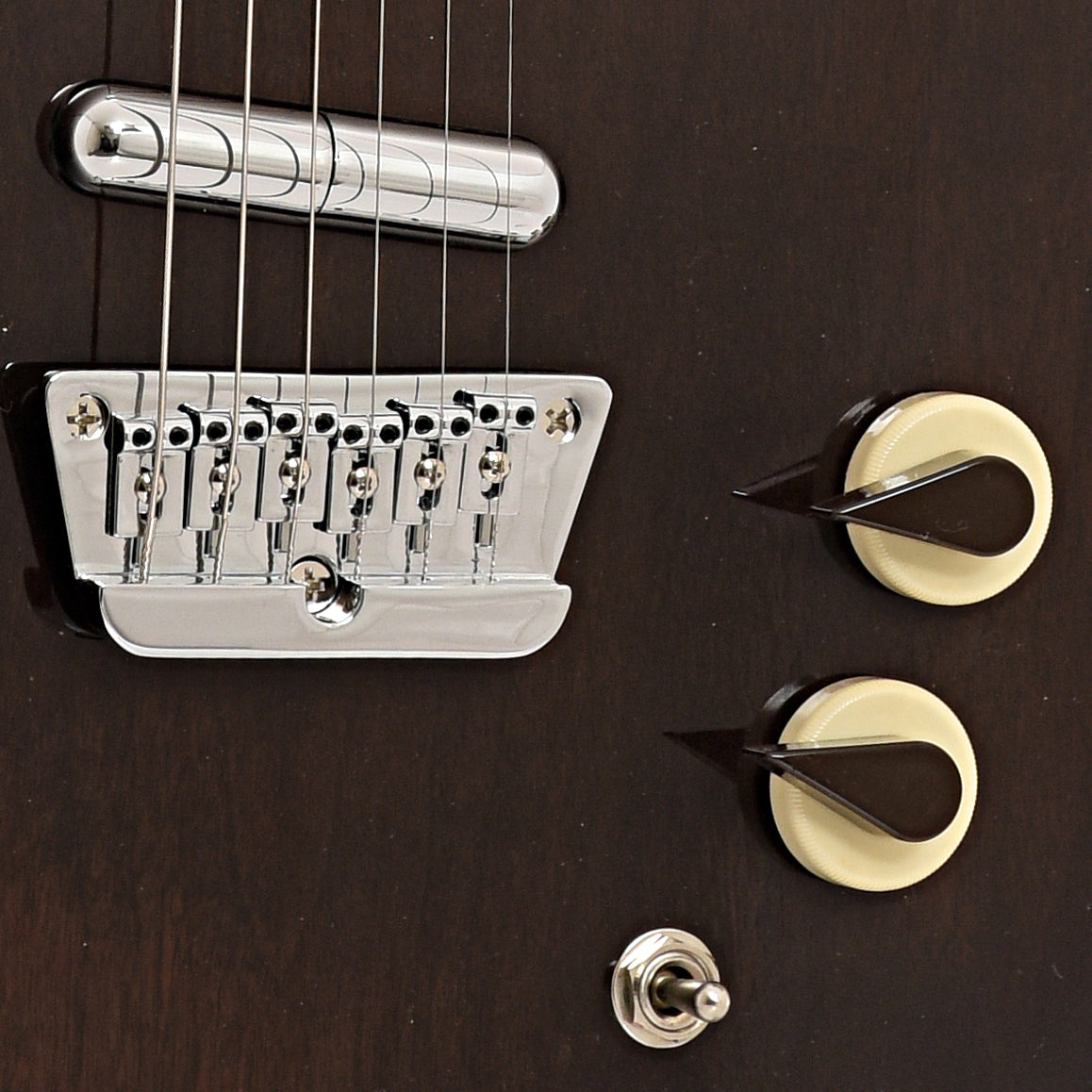 Bridge and controls of Danelectro '59 Divine, Dark Walnut